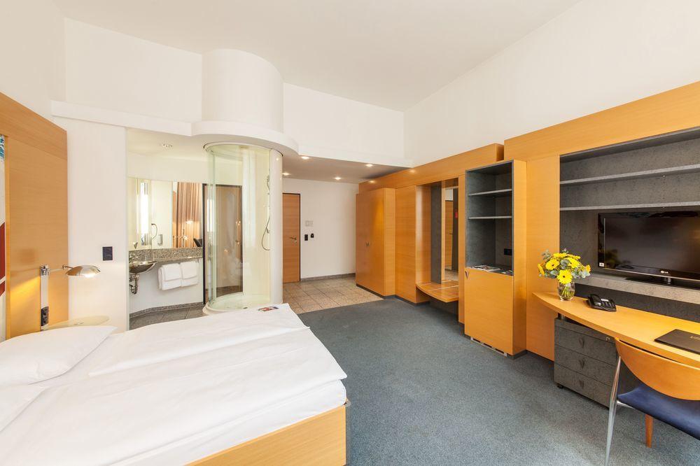 Hotel Berlin Ostbahnhof Екстер'єр фото