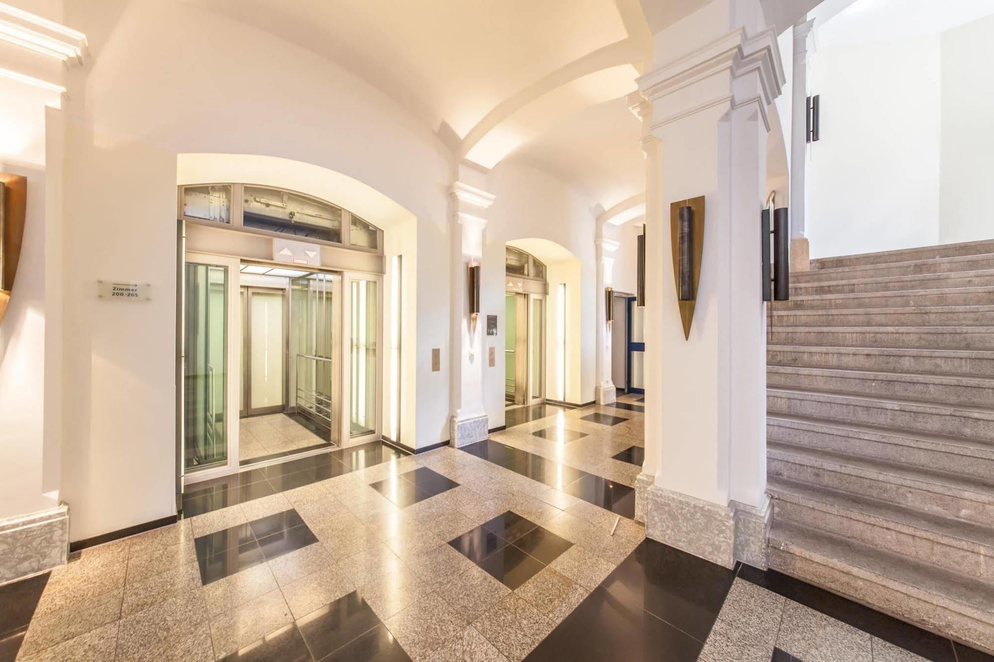 Hotel Berlin Ostbahnhof Екстер'єр фото