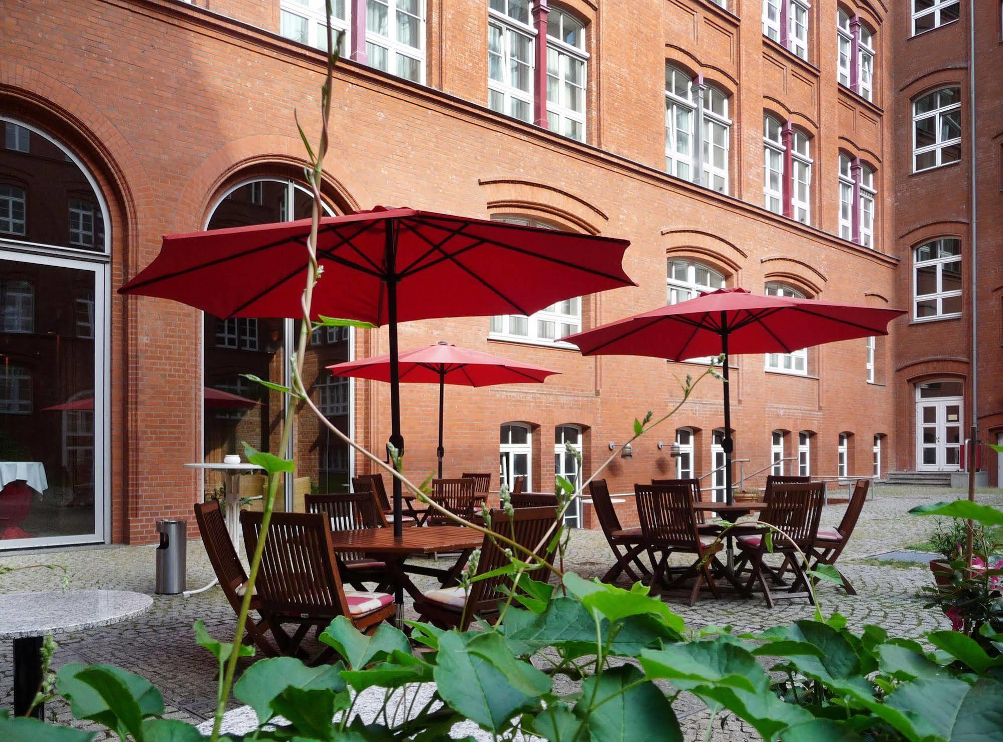 Hotel Berlin Ostbahnhof Екстер'єр фото